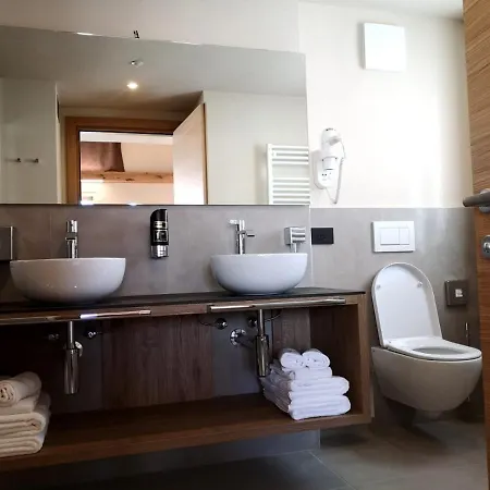 Garni Al Silvestri Vei Otel