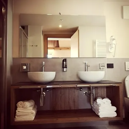 Otel Garni Al Silvestri Vei 2*
