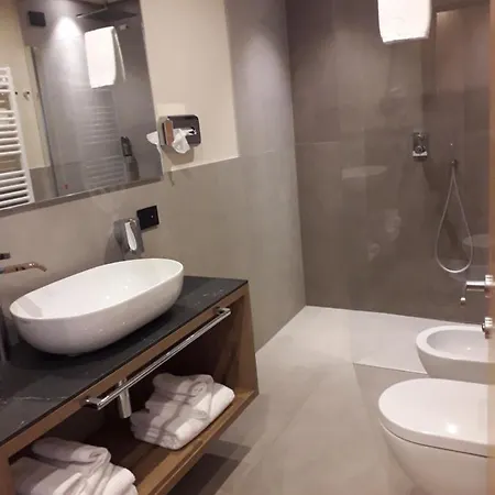 Garni Al Silvestri Vei Otel